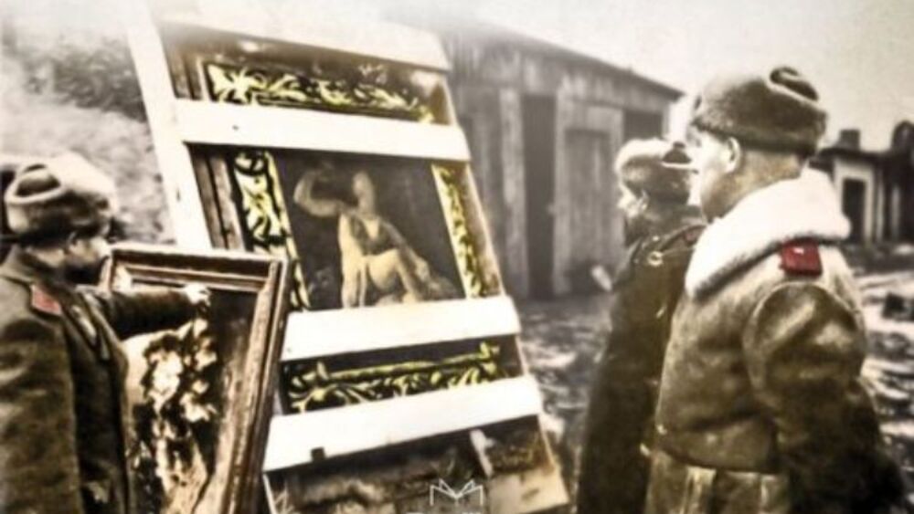 Fragment okładki książki „Zagrożone dziedzictwo — Zaskakujące losy zabytków na krętych ścieżkach XX wieku"