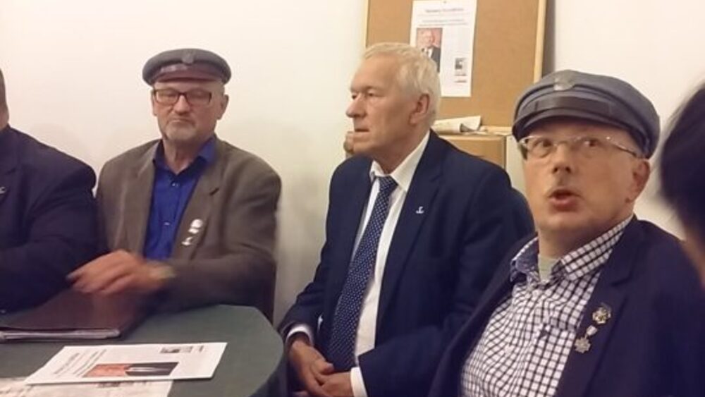 Kornel Morawiecki na spotkaniu opozycjonistów