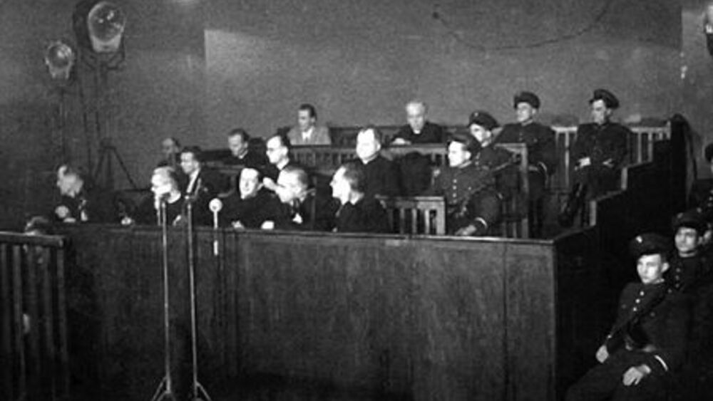 68 lat temu, 8 lutego 1953, Błoński, Mrożek, Szymborska poparli stalinowskie prześladowania księży z kurii krakowskiej
