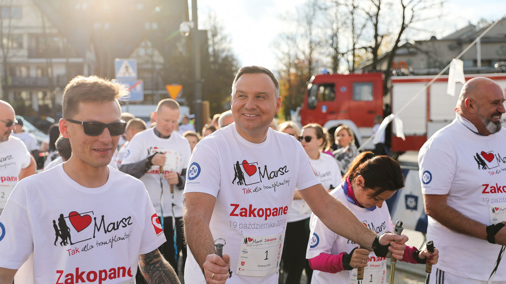 Prezydent Andrzej Duda oddał na licytację koszulkę sportową, w której 19 października 2019 r. wziął udział w marszu Nordic Walking w Zakopanem pod hasłem „TAK dla transplantacji”. Akcja promowała ideę transplantacji w Polsce.