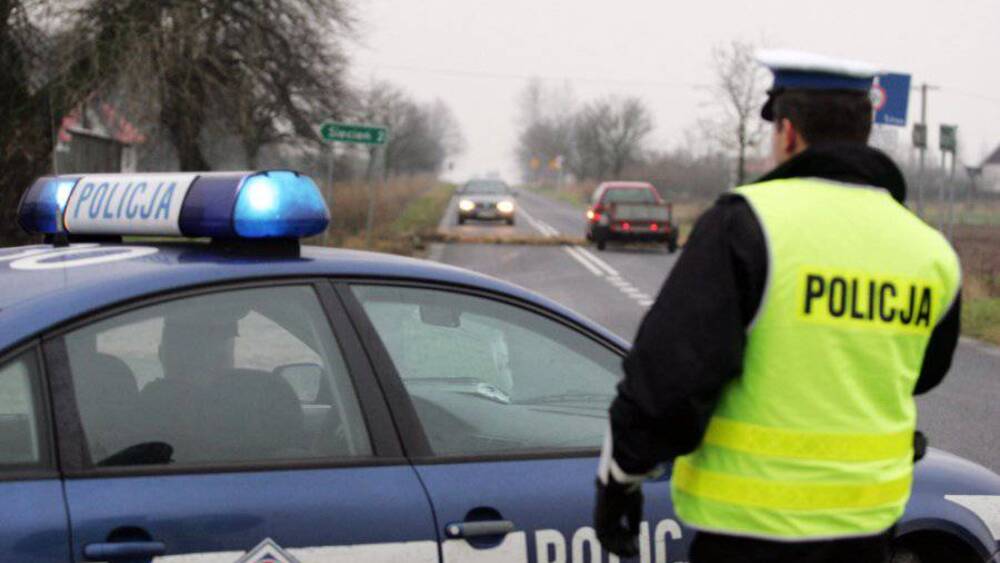 W sytuacji przeprowadzania tzw. szybkich testów trzeźwości policjant w mundurze nie będzie musiał legitymować się każdemu kierowcy