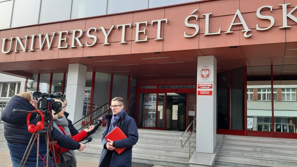 Ponad 33 tys. podpisów w obronie prof. Ewy Budzyńskiej trafiło do Rektora Uniwersytetu Śląskiego