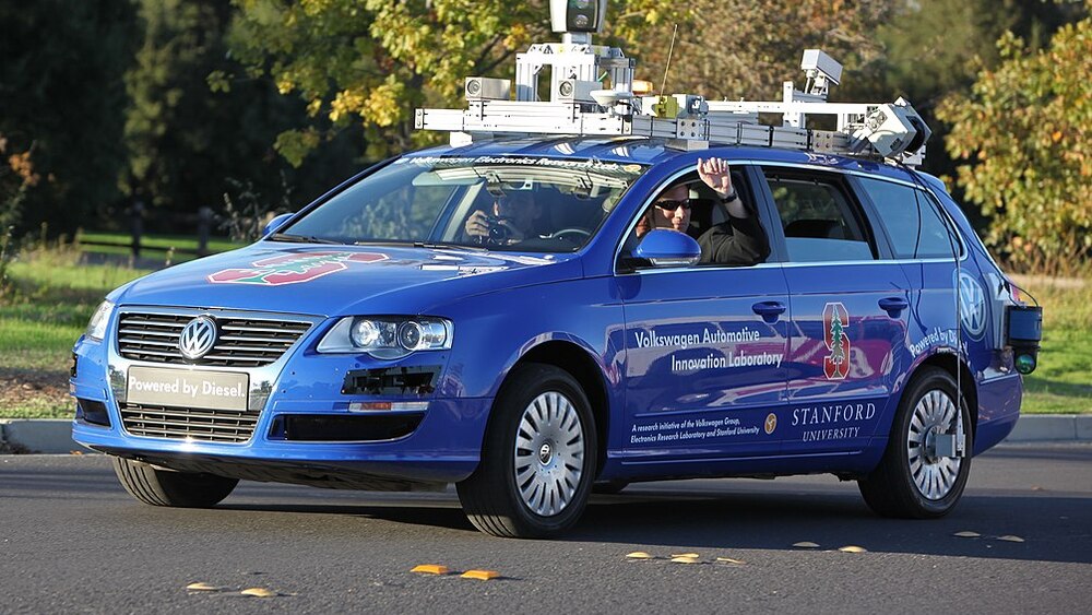 Junior, bezzałogowy Volkswagen Passat, na kampusie Stanford University w październiku 2009
