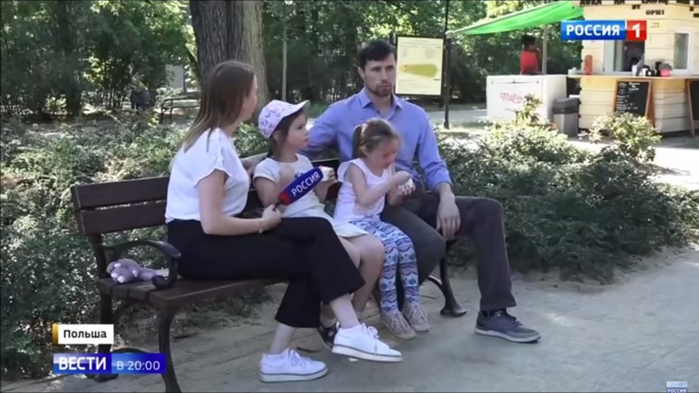 Denis Lisov z córkami