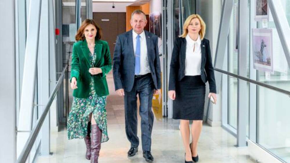 Posłowie AWPL-ZChR (od lewej): Beata Pietkiewicz, Czesław Olszewski, Rita Tamašunienė