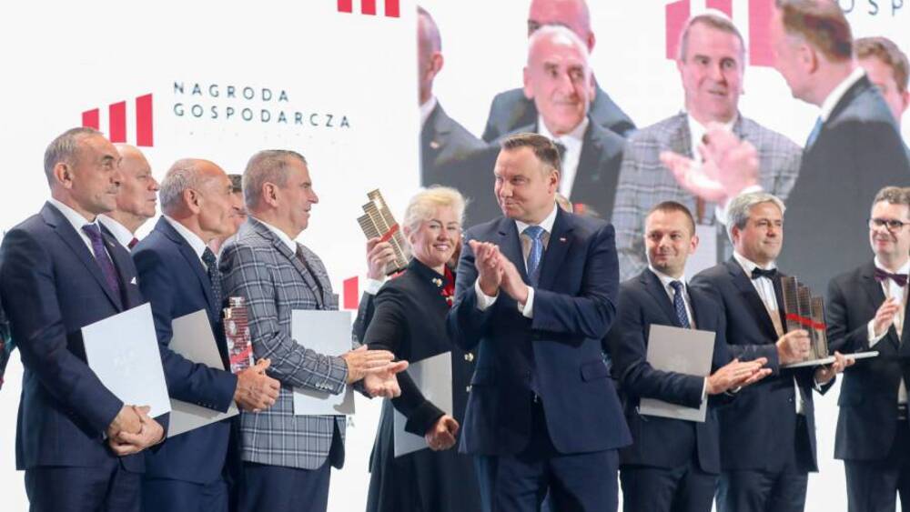Prezydent wręczył wyróżnienia w pięciu kategoriach głównych i dwóch specjalnych, przyznał też nagrodę indywidualną