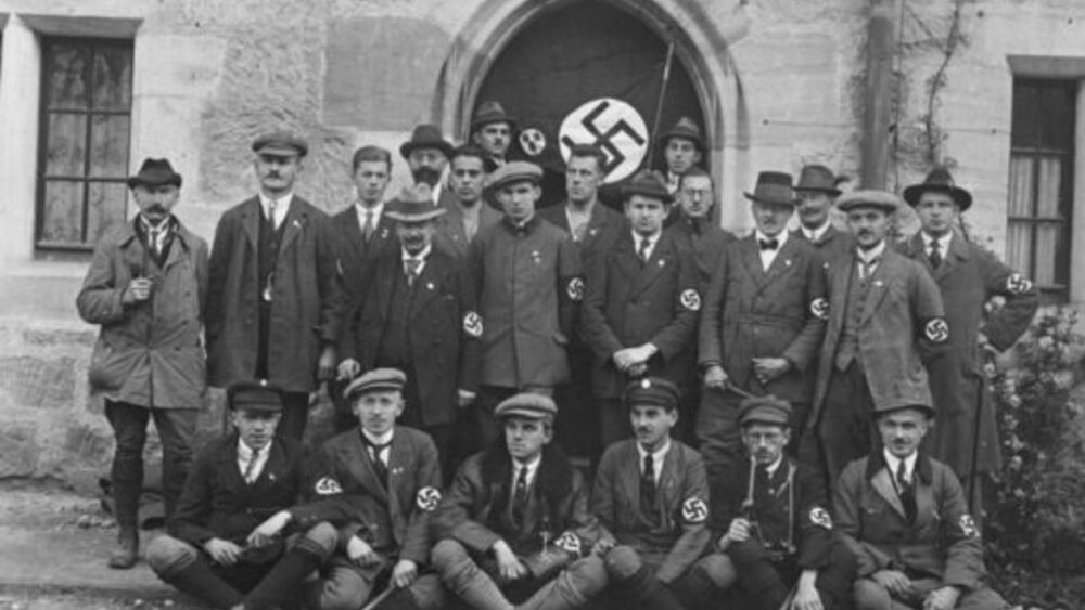 W Bytomiu powstała nielegalna tablica sławiąca nazistów. Obiekt współfinansował deputowany do Bundestagu z Alternative für Deutschland!