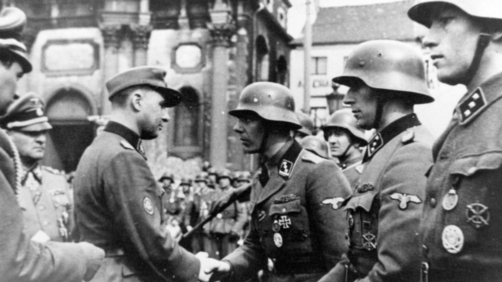 Obrazek ilustracyjny/Léon Degrelle, dowódca 28 Ochotniczej Dywizji Grenadierów Pancernych SS „Wallonien”