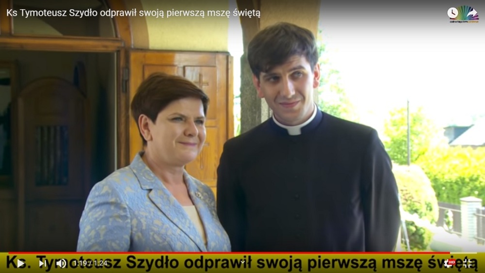 Była premier Beata Szydło z synem ks. Tymoteuszem Szydło