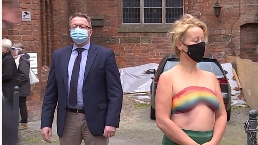 Protest LGBT pod Kościółem św. Marcina w Bremie