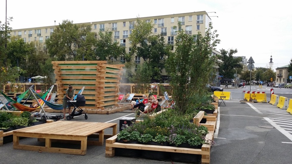 Plac Bankowy, rzekoma strefa relaksu