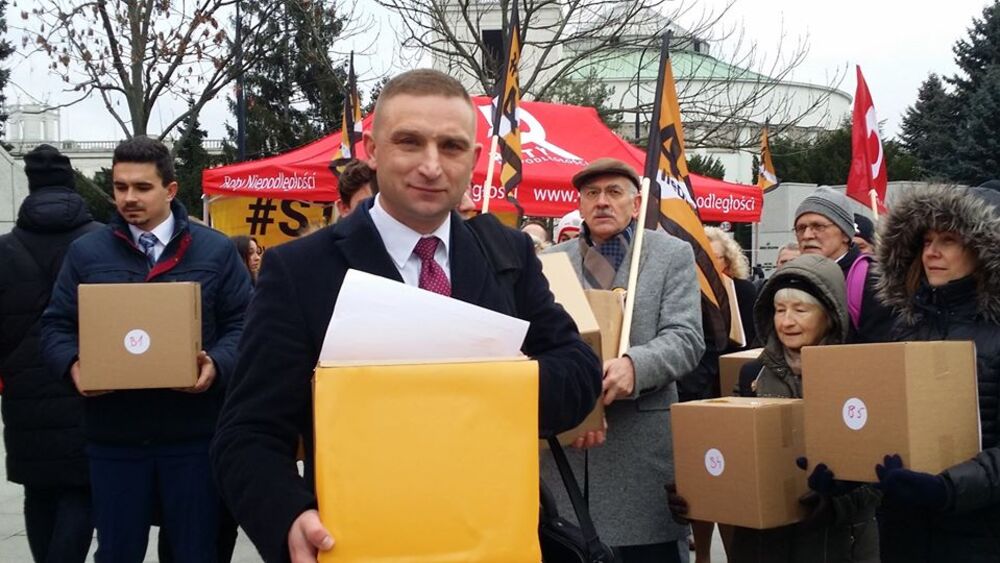Foto. Wideo. 200.000 podpisów za ''stop 447'' złożono do sejmu