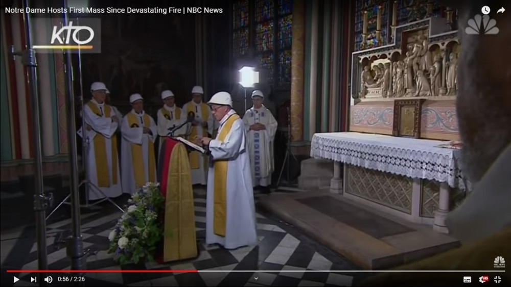 Pierwsza msza po pożarze w katedrze Notre Dame w Paryżu