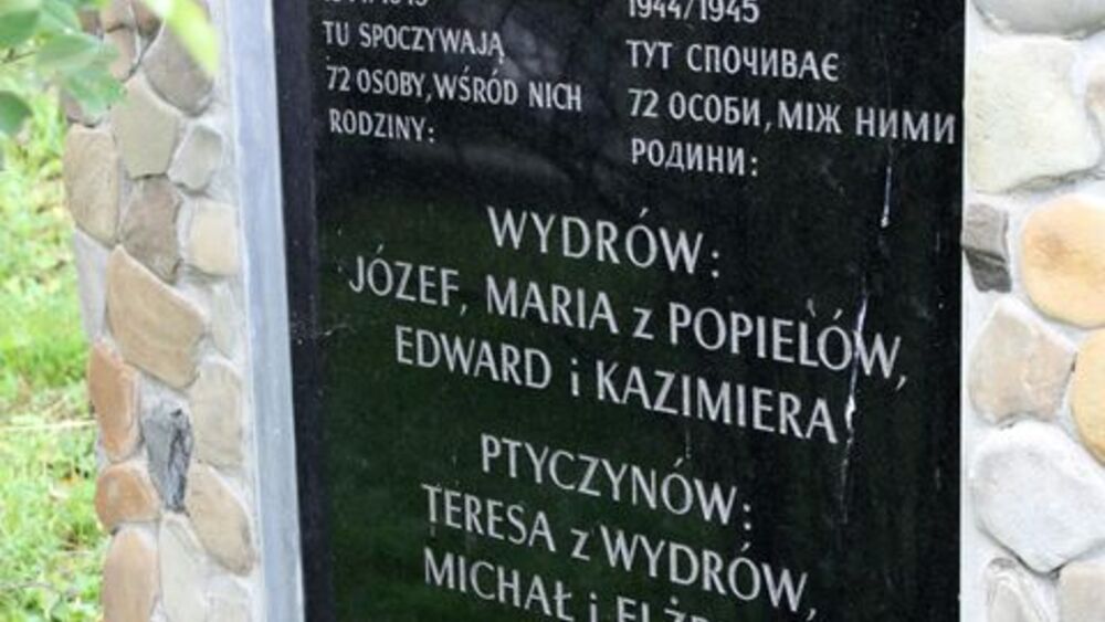Pomnik upamiętniający Polaków zamordowanych przez UPA w Worochcie