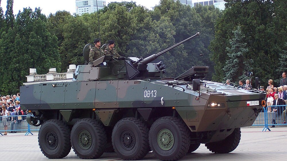Transporter Rosomak na defiladzie z okazji Święta Wojska Polskiego w Warszawie