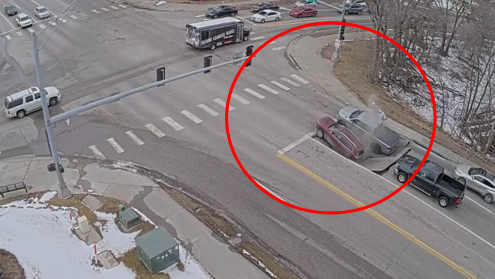 auta wpadły do leja krasowego