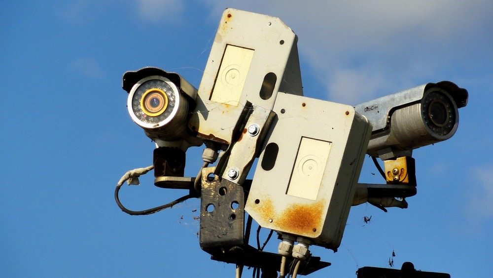 https://pixabay.com/pl/photos/kamera-kamery-monitoring-2322167/