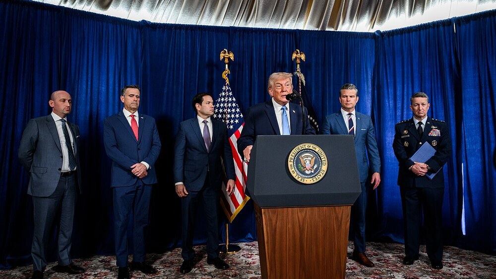 Donald Trump wygłasza przemówienie podczas konferencji prasowej w Mar-a-Lago w Palm Beach na Florydzie po operacji w Wenezueli, która doprowadziła do schwytania prezydenta Wenezueli Nicolasa Maduro, w sobotę 3 stycznia 2026 r.