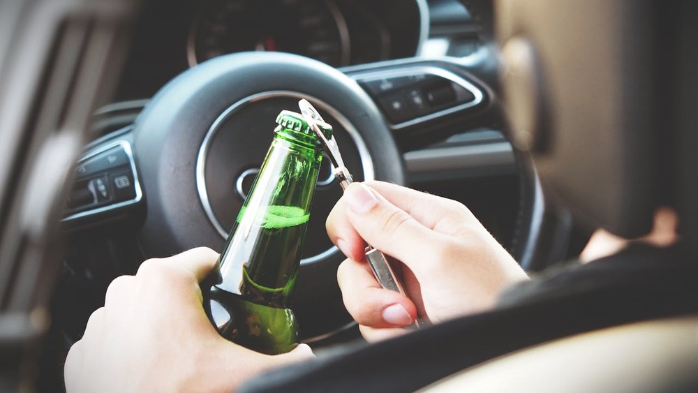 Zakaz alkoholu po 23:00 powinno być wprowadzone