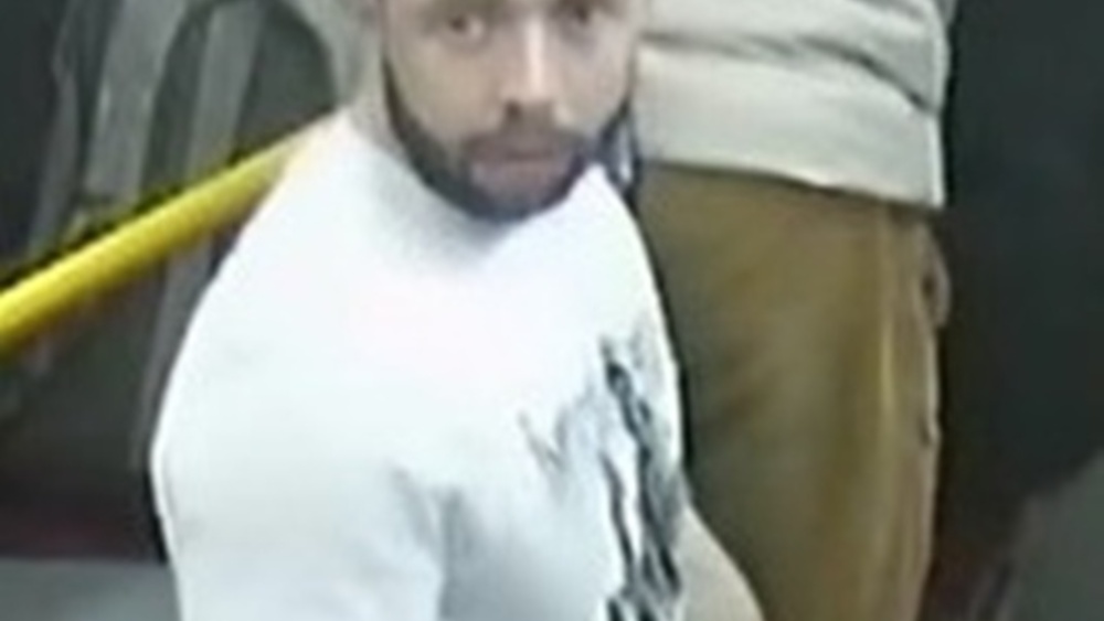 przeprosił kobietę i zniknął