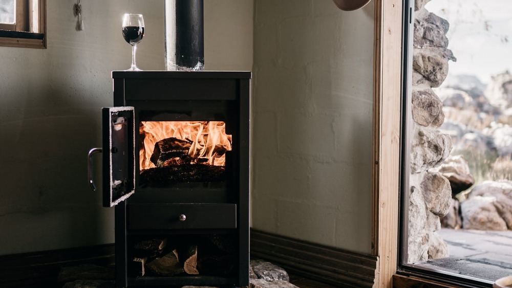 Wkłady powietrzne panoramiczne, narożne i tunelowe – jak format wpływa na estetykę i oddawanie ciepła?