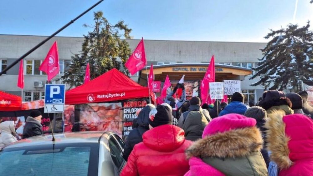 Protest przed szpitalem w Gdańsku