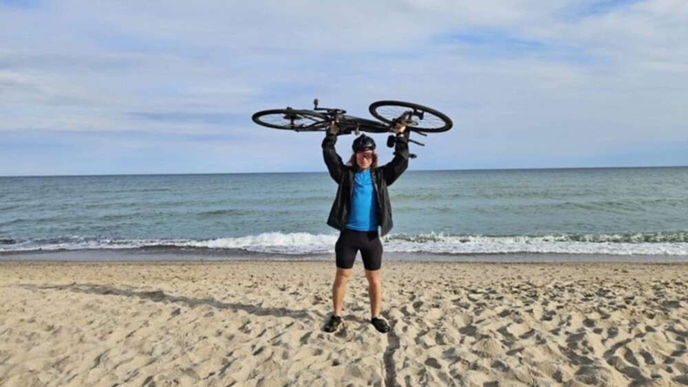 Piotr Stanisławski w Mielnie na plaży