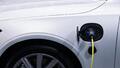 Fotowoltaika a samochód elektryczny – jak zaplanować domową ładowarkę?