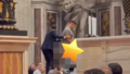 Skandal w Watykanie! Mężczyzna nasikał na ołtarz! [VIDEO]