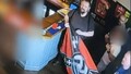Świętowali urodziny „wujka A”. Neonaziści bawili się w pubie (FILM)