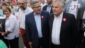 Kwaśniewski na marszu KOD. Prawica kpi, Miller szydzi