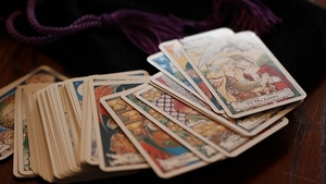 Serwisy podają znaki zodiaku oraz trefne przepowiednie i tarot, to wszystko jest OK. Ale spróbuj zacytować św. Jana i jego wizję przyszłości, to stajesz się ciemnogrodem