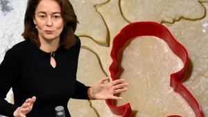 Wiceprzewodnicząca Parlamentu Europejskiego Katarina Barley chciała „zagłodzenia” Polski i Węgier. Teraz chwali się wypiekami z wizerunkiem… Karola Marksa!