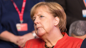 Merkel: "Europa potrzebuje wspólnej armii". Buczenie na sali