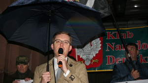 Poseł Winnicki ostro o polskiej polityce zagranicznej: Diabelski konsensus od Michnika do Kaczyńskiego