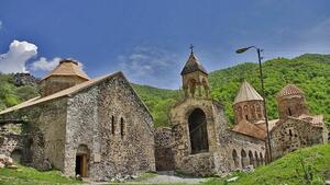 Ormiańscy duchowni nie opuszczą klasztoru - wezwanie do modlitwy