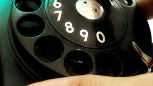 Nowy sposób oszustów – odpowiadając na proste pytanie stracisz mnóstwo pieniędzy