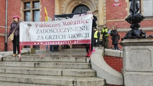 Gdańsk: publiczny różaniec za zadośćuczynienie za grzech aborcji a kwestia koronawirusa