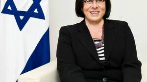 Z OSTATNIEJ CHWILI  Źródło Onet.pl: "ambasador Izraela Anna Azari zostanie odwołana". Źródło WP: "ambasador Izraela Anna Azari zostaje"