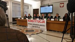 Urzędnicy państwowi powinni odpowiadać własnym majątkiem