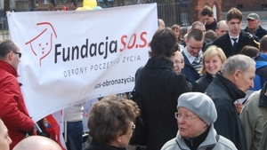 „Polityka” chce skutecznego zabijania dzieci, a z obrońców życia robi oszołomów