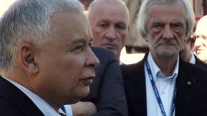 Nitras o Kaczyńskim: Wizerunek starszego pana w jednych butach z nierównym sznurowadłami jest nieprawdziwy