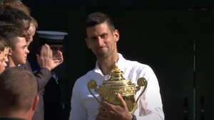 Djoković wygrywa Wimbledon! Niesamowite przemówienie i rocznica, która wzruszyła fanów [Wideo]