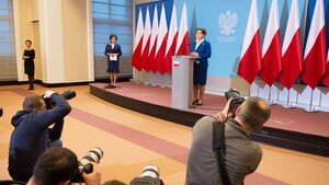 Polska czwartym państwem, którego premier nie pokazuje się na tle flagi UE