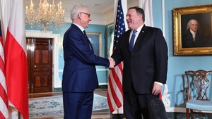 Morawiecki  - Pence prawie płakał jak słyszał o tragedii Polski i Polaków