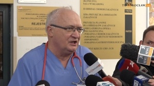 Prof. Simon ATAKUJE: bezhołowie, prymitywizm, zamykać! 
