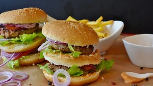 Kolejna rewelacja UE! Zakaże "wegańskich burgerów"?! 