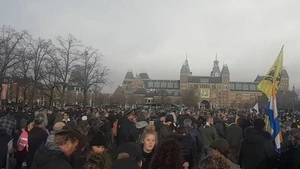 Holendrzy mają dość LOCKDOWNU. Masowe protesty w Amsterdamie (WIDEO) 
