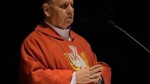 Biskup gliwicki naśladuje włoskich hierarchów. Odwołał Msze święte