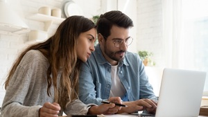 Gdzie warto wziąć chwilówkę online? Przydatne rady przy pożyczaniu gotówki przez internet.